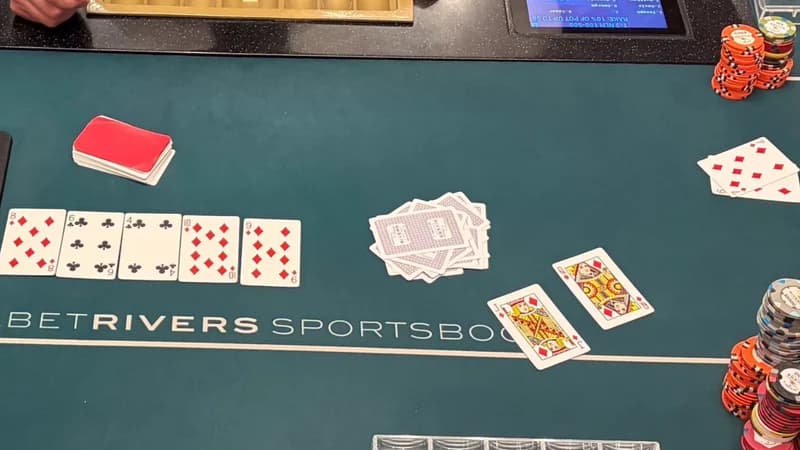 芝加哥河畔赌场爆65.9万美元坏拍大奖 两副同花顺对决