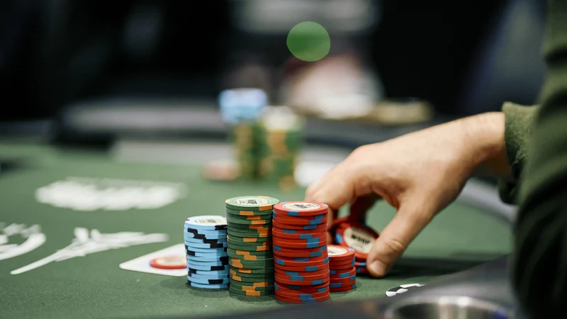 Controvérsia WSOP 2026: Dealer declara mão morta e depois permite call do oponente