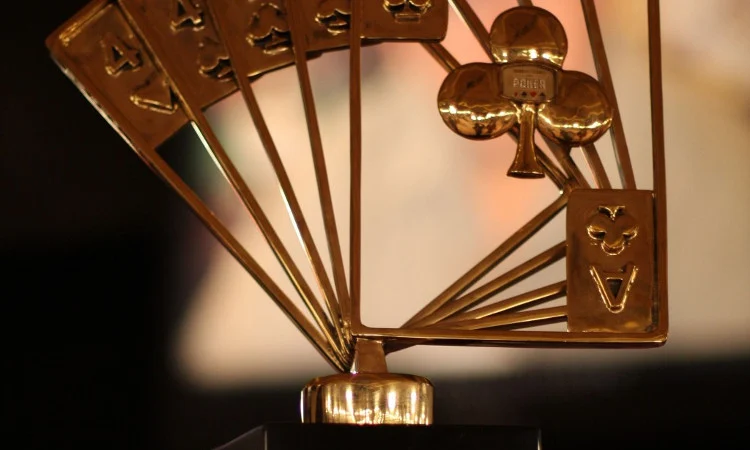 2026 WSOP: Kristopher Tong Memimpin Hari Kedua $50K Poker Players Championship