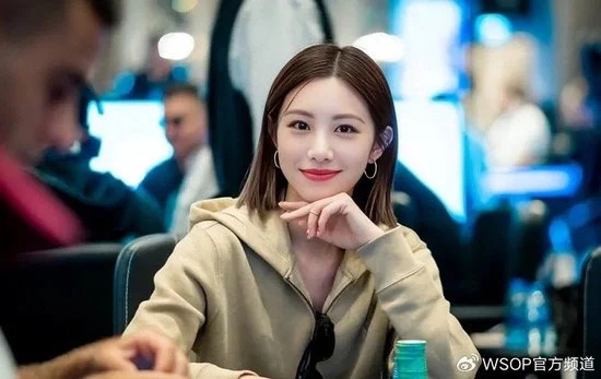 上海前白领张聪雅闯入WSOP主赛事